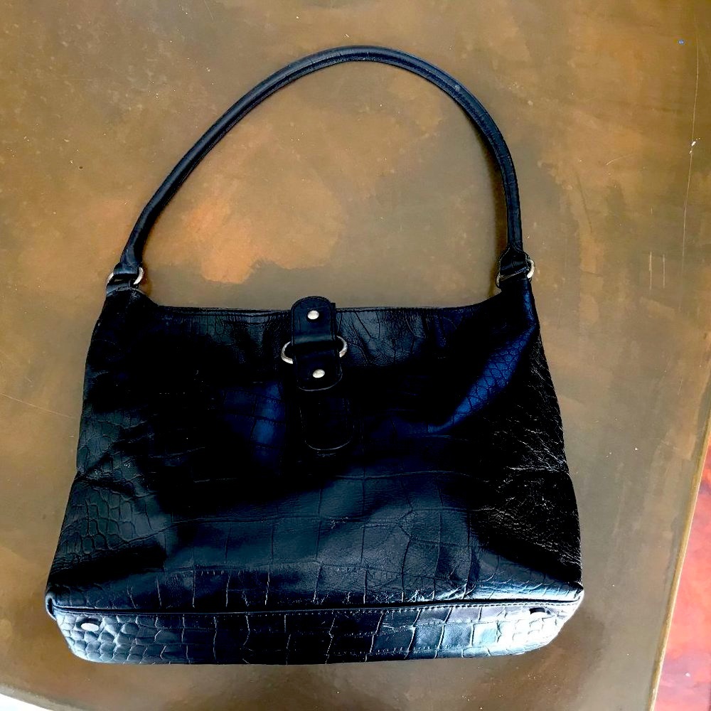 Black Leather Purse Alligator print.  Good condition.